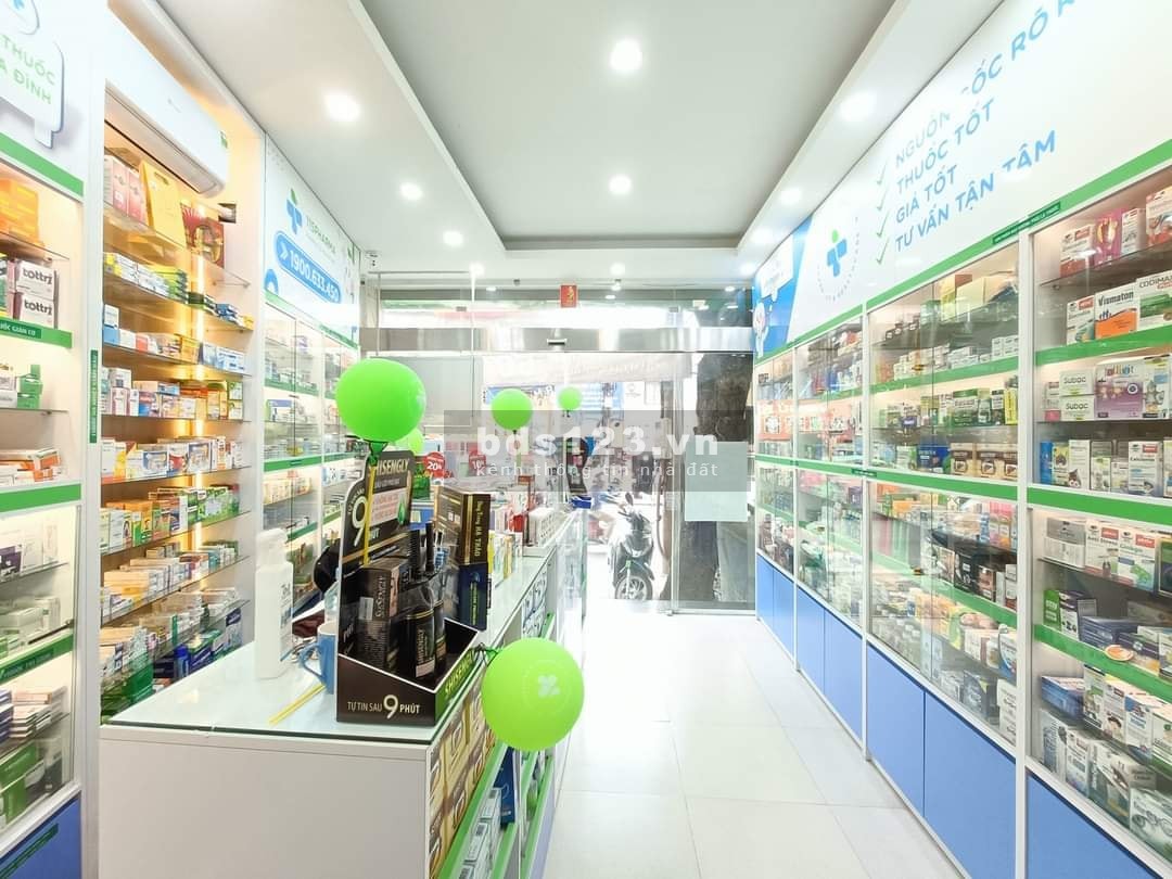 Nhà mặt phố Đê La Thành (to) (Đống Đa), 65m2 x 5 tầng, MT 6.2m, vỉa hè, ô tô tránh, kinh doanh tốt