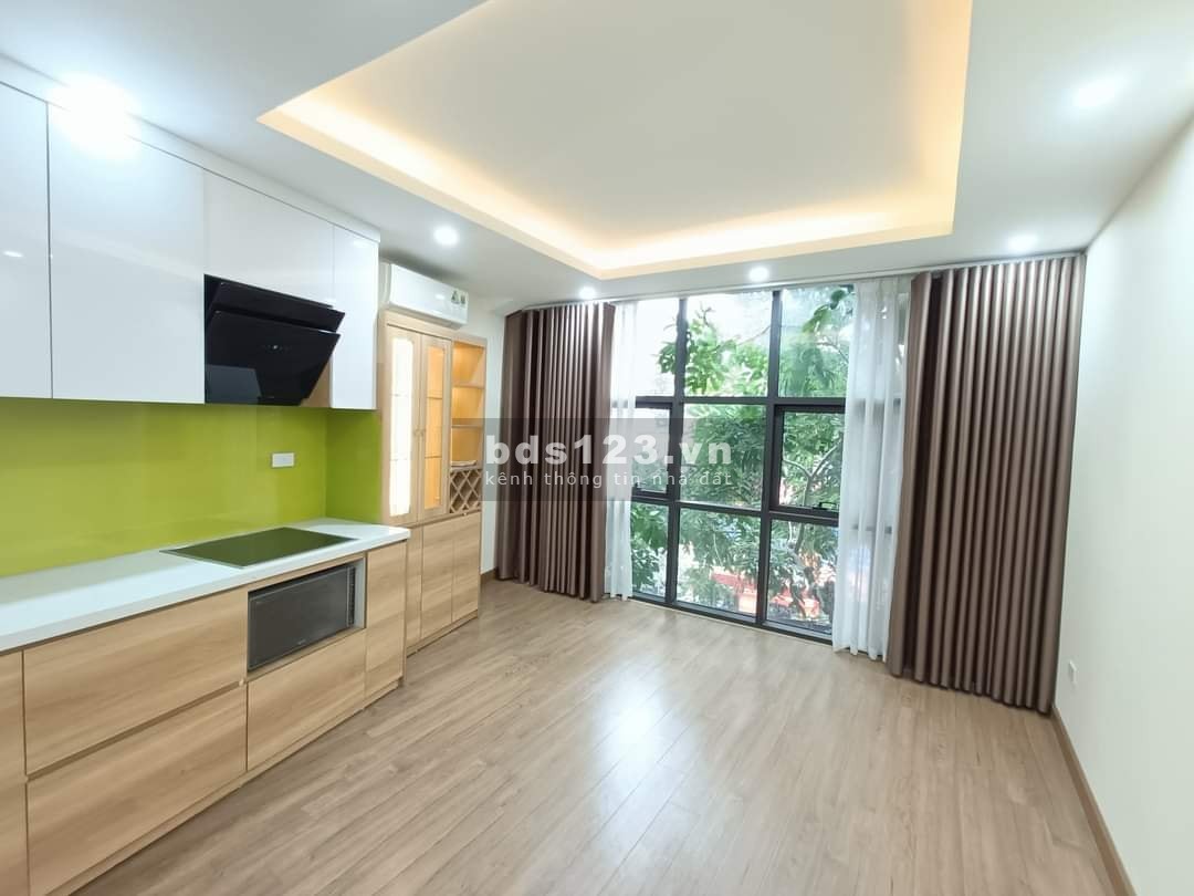 Nhà mặt phố Đê La Thành (to) (Đống Đa), 65m2 x 5 tầng, MT 6.2m, vỉa hè, ô tô tránh, kinh doanh tốt