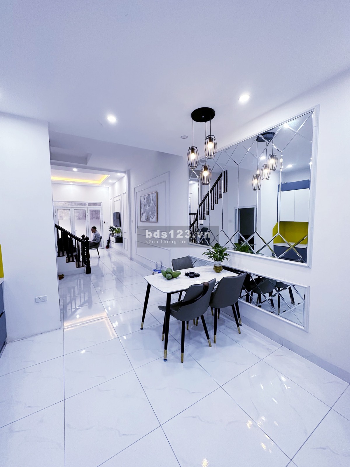 Bán nhà riêng lô góc siêu hiếm Cầu Giấy 2 mặt thoáng, mặt tiền bề thế, 3 bước chân ra phố