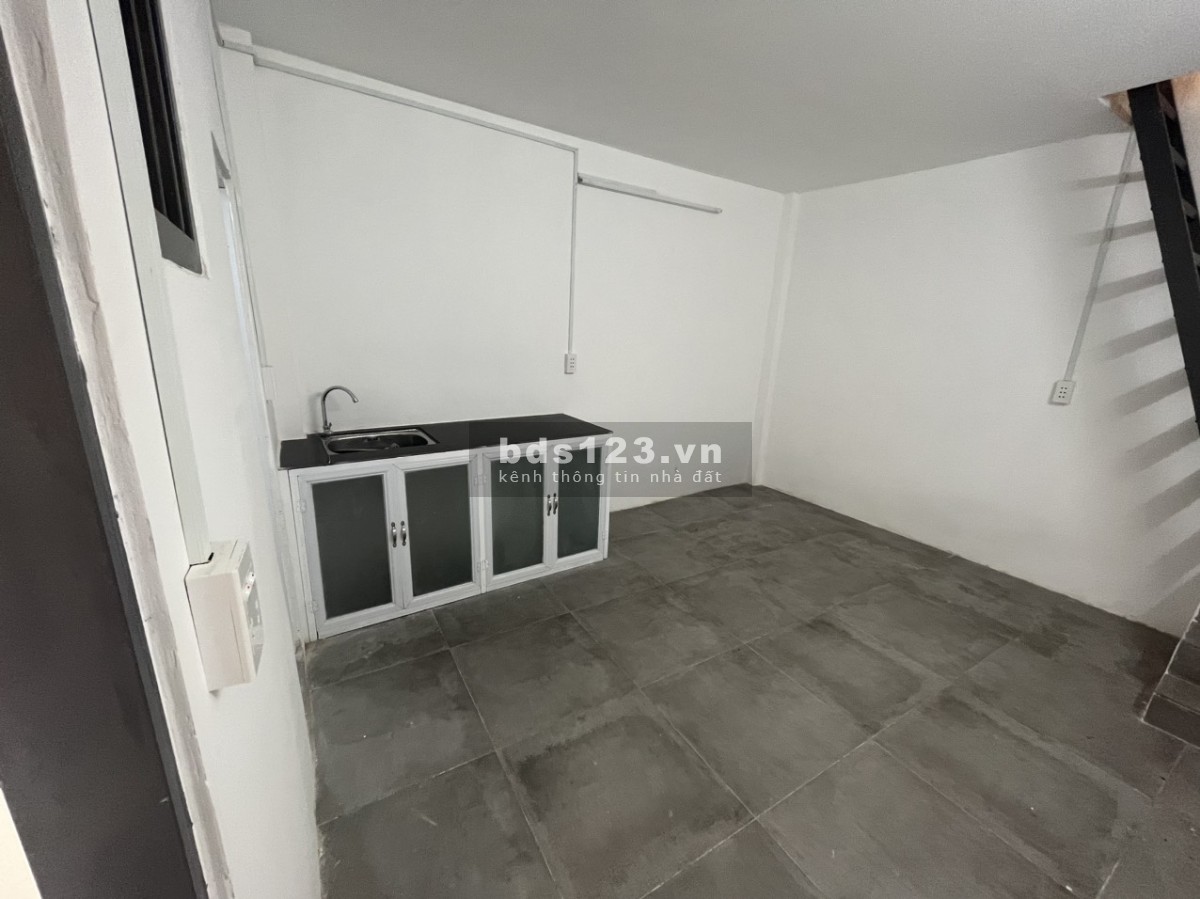 Bán nhà riêng nhỏ 1 lầu hẻm 874 Đoàn Văn Bơ Phường 18 Quận 4