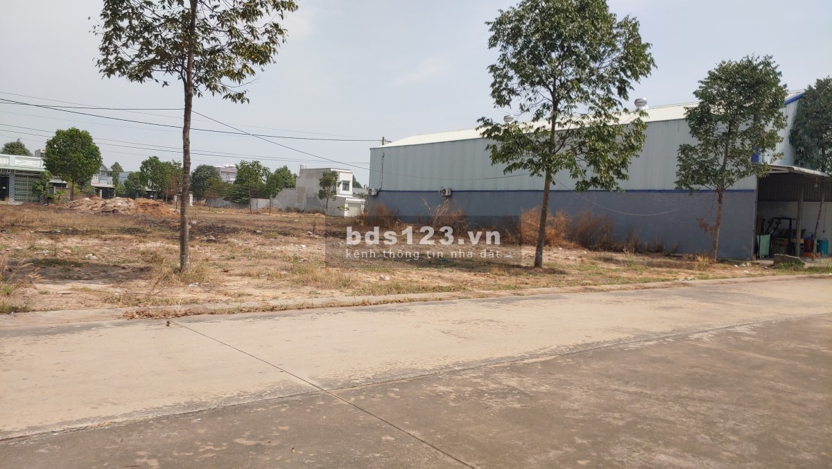 Cần bán lô đất 450 m2 thổ cư hết đất giá 900 triệu