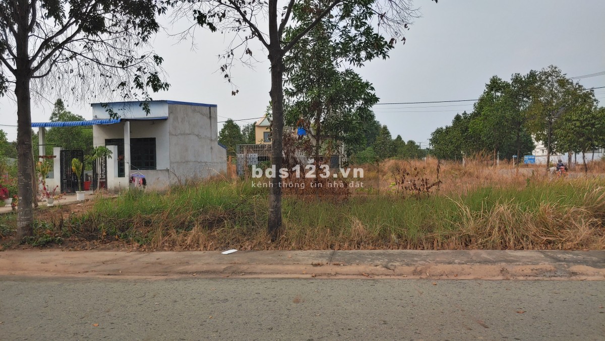 Cần bán lô đất 450 m2 thổ cư hết đất giá 900 triệu