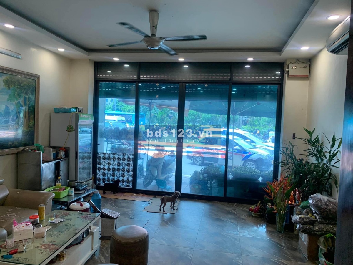 Bán nhà mặt phố, kinh doanh tại đường Láng (Đống Đa) 40m2, 5 tầng, mặt tiền 5.2m, giá 300tr/m2