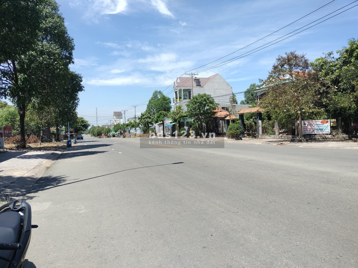 Bán gấp lô đất 300m2 1tỷ4, mt đường 16m, gần công viên, chợ, trường ĐH. 100% thổ cư