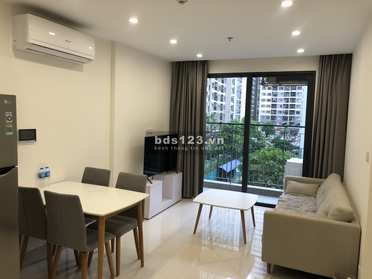 Cho thuê gấp căn hộ 1PN + cho thuê 5,5 triệu có đồ cơ bản Vinhomes Smart City.