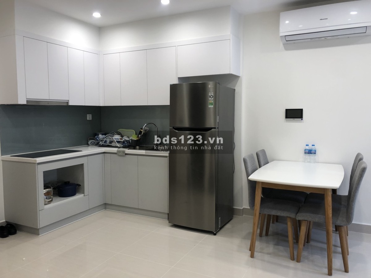 Cho thuê gấp căn hộ 1PN + cho thuê 5,5 triệu có đồ cơ bản Vinhomes Smart City.
