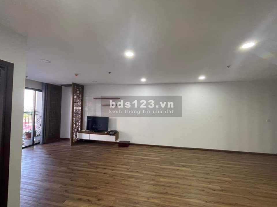 Chính chủ bán căn hộ chung cư khu Ngoại Giao Đoàn,120m, 3Pn, 2 ban công cực thoáng. Giá siêu tốt