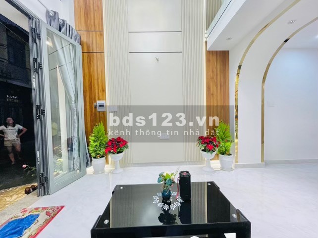 Chủ NGỘP bán rẻ nhà mới tính hẻm ô tô tận nhà. Chỉ 6,950 tỷ còn TL