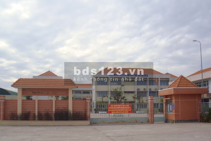 Cần tiền bán gấp lô đất 300m2 1tỷ4, mt đường 16m, gần chợ, trường ĐH. 100% thổ cư