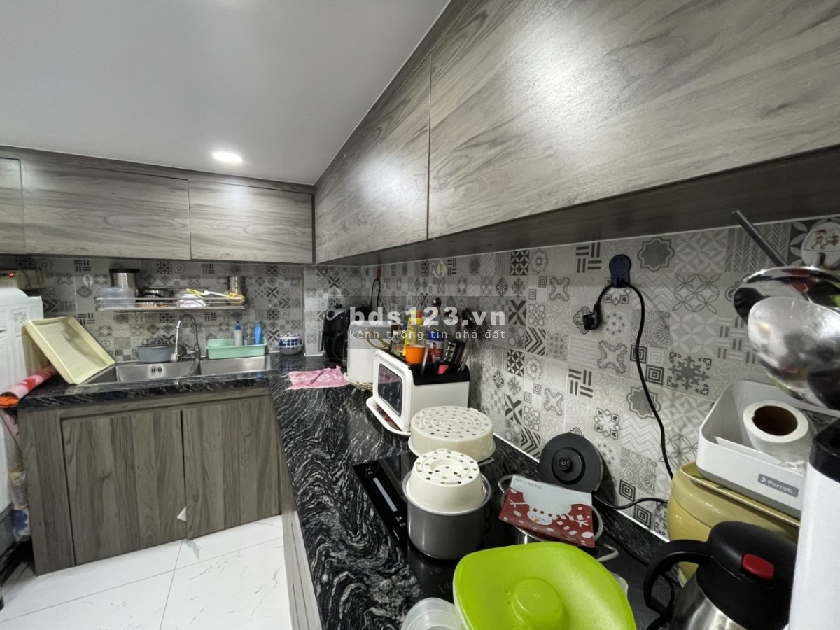 Bán nhà 2.6 tỷ đồng, có ngay nhà lô góc 2 mặt tiền hẻm Đất Thánh P6 Tân Bình, 3pn 3wc, 19m2.