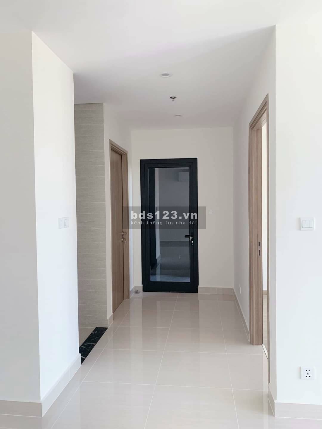 Rẻ nhất thị trường ở Vinhomes Smartcity căn 2PN cần cho thuê gấp giá chỉ 8tr/th full đồ, 0966386282