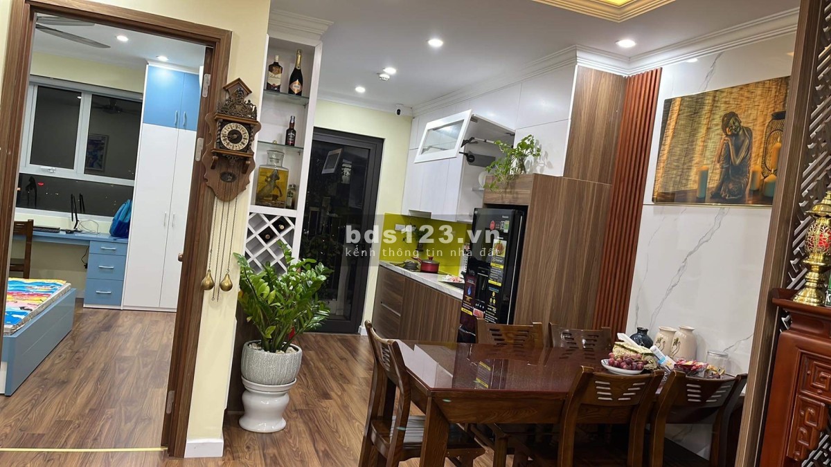bán gấp căn hộ góc chung cư 536 Minh khai, 75m, full nội thất giá 3,2 tỷ. LH 0903073985