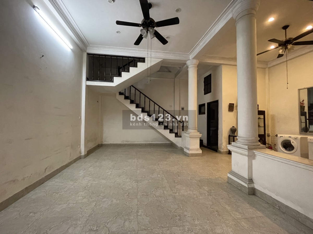 Chính chủ bán nhà ngõ 232 phố Tôn Đức Thắng, quận Đống Đa, Hà Nội diện tích 44.5m2 x 5 tầng