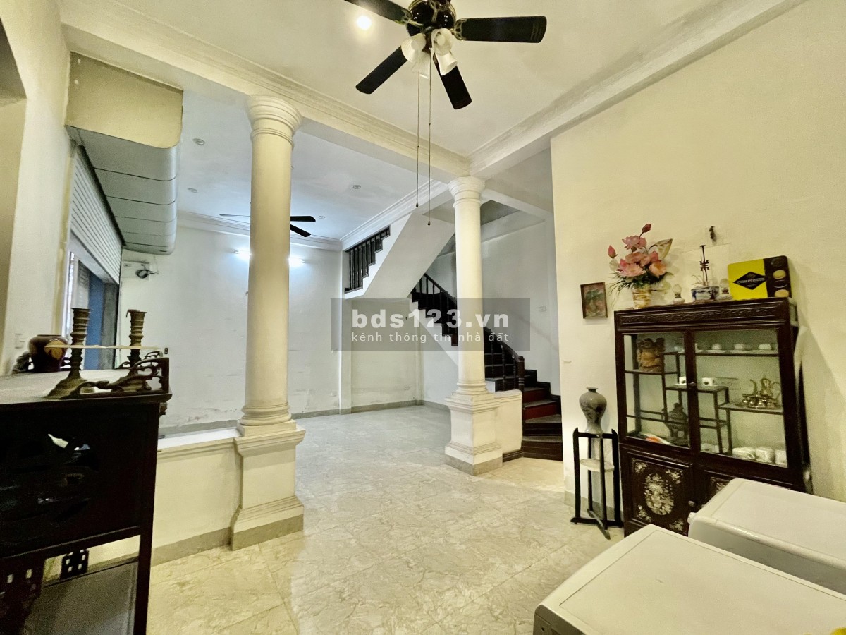 Chính chủ bán nhà ngõ 232 phố Tôn Đức Thắng, quận Đống Đa, Hà Nội diện tích 44.5m2 x 5 tầng