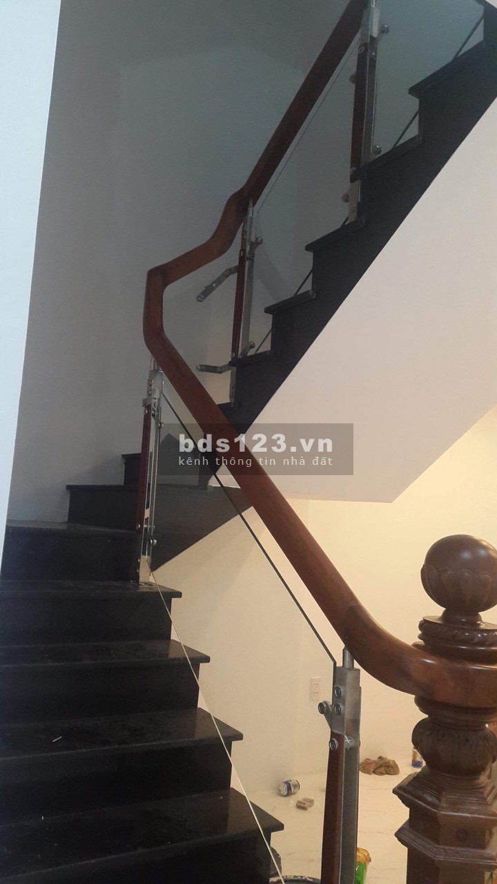 Chính chủ bán nhà riêng 3 tầng+lửng+ sân thượng 215m2 tại Q Tân phú TpHCM chỉ 6.45 tỷ, đã hoàn công.