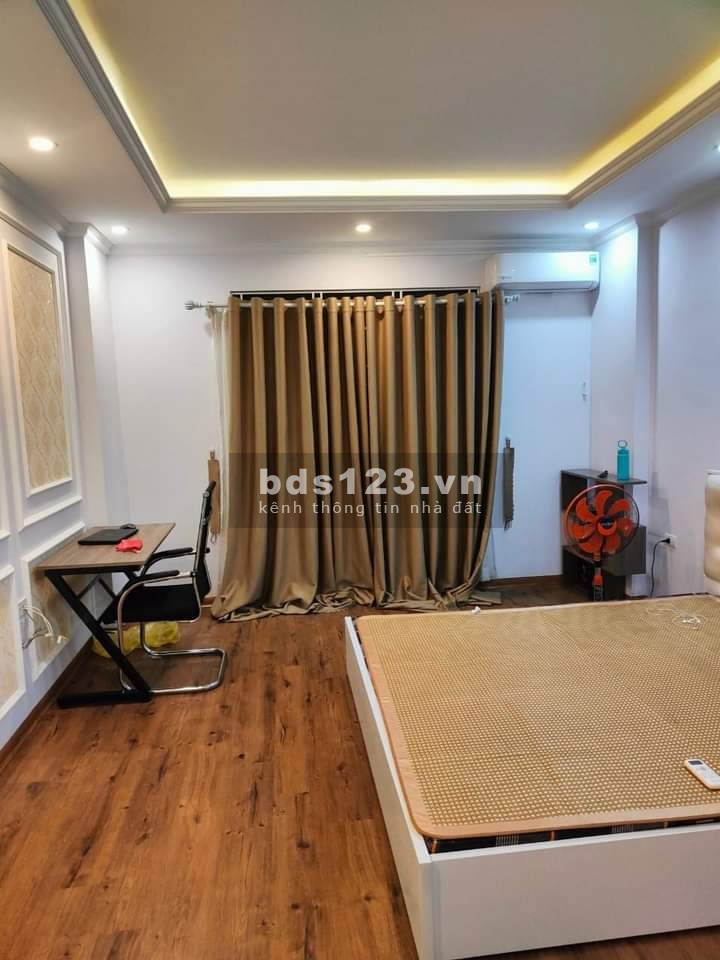 Bán nhà Phạm Văn Đồng 38m 5 tầng lô góc oto 3.4 tỷ