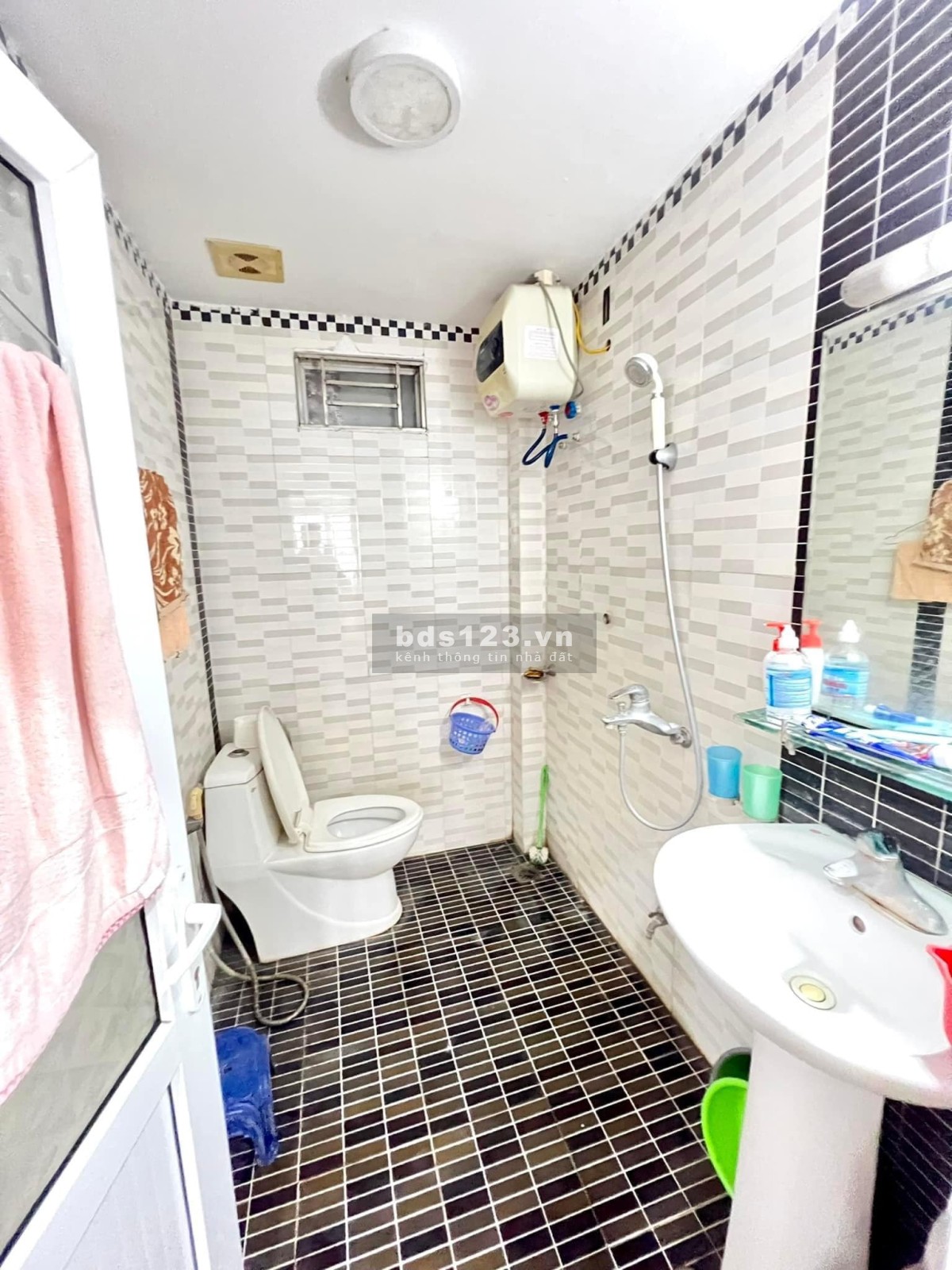 Bán nhà riêng gấp tại Vĩnh Hưng, Lĩnh Lam, Hoàng Mai, diện tích 43m2, 4 tầng, 3PN