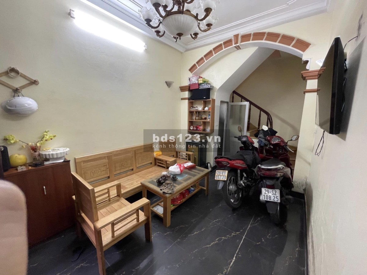 Bán nhà phố Hoàng Hoa Thám, cách ô tô 5m, giá bán chỉnh chỉ từ 2 tỷ