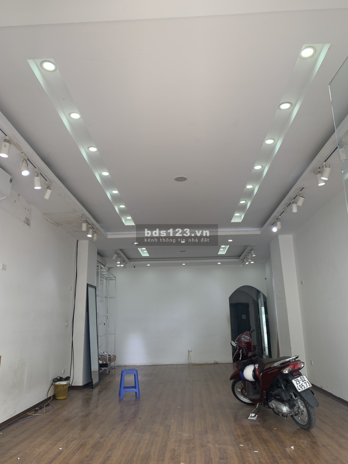Cho thuê cửa hàng mặt phố số 90 Xã Đàn, Đống Đa, Hà Nội