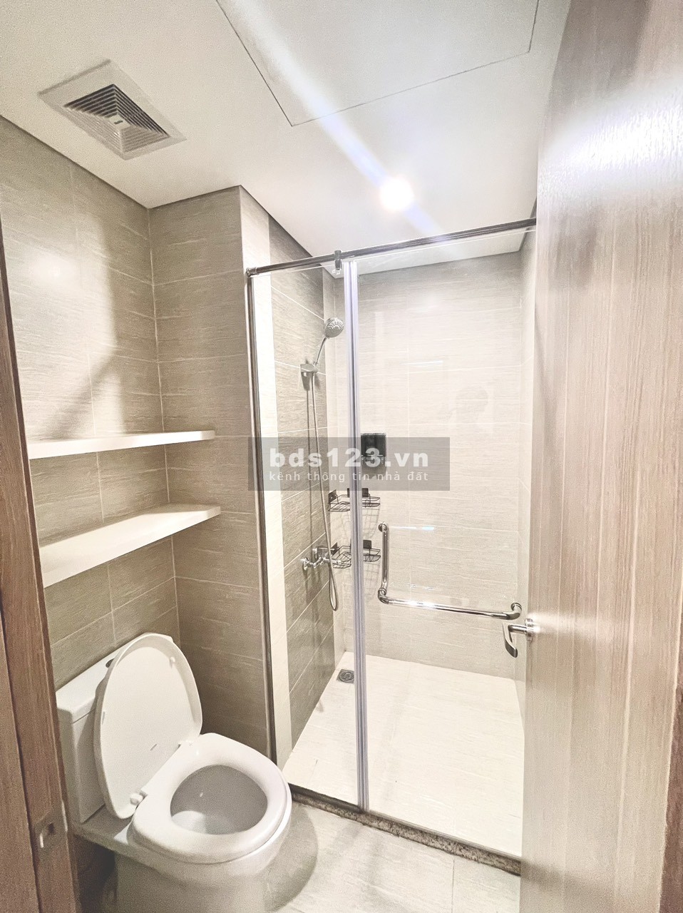 Bán căn hộ dự án Vinhomes Smart City, DT 63m2, giá cắt lỗ 300 triệu