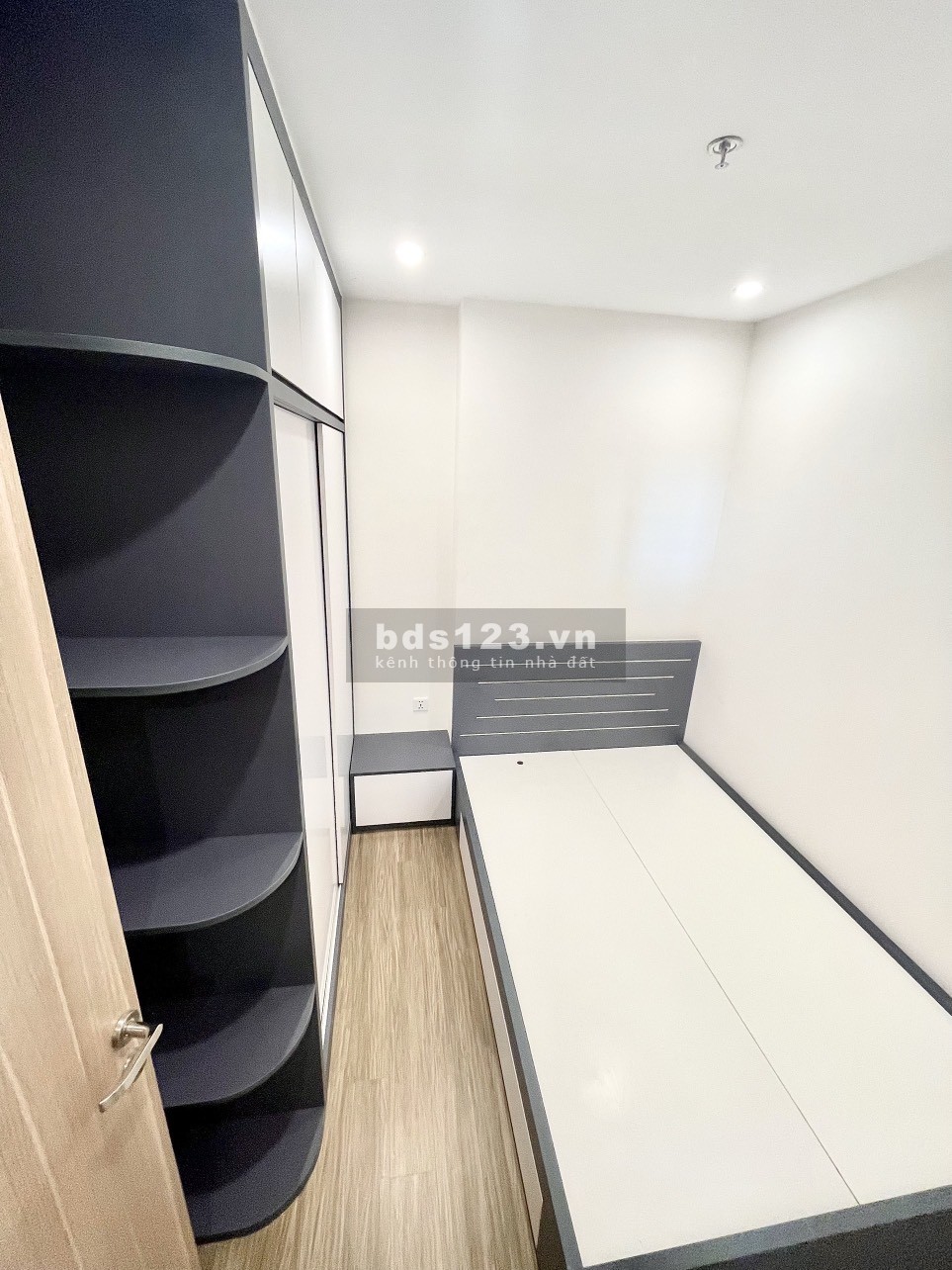 Bán căn hộ dự án Vinhomes Smart City, DT 63m2, giá cắt lỗ 300 triệu