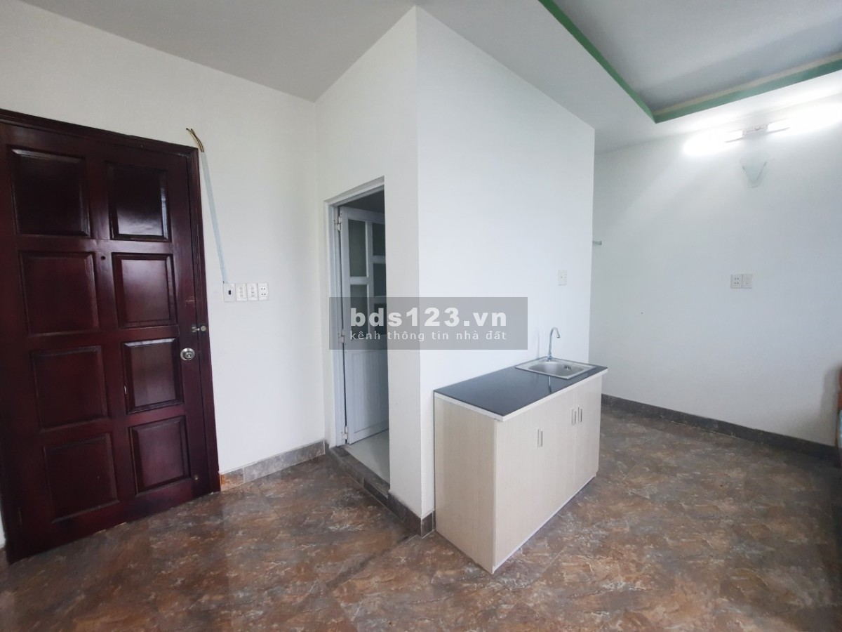 Cho thuê phòng trọ sẵn tủ lạnh giường nệm ban công thoáng giá tốt ngay chợ Hiệp Thành quận 12