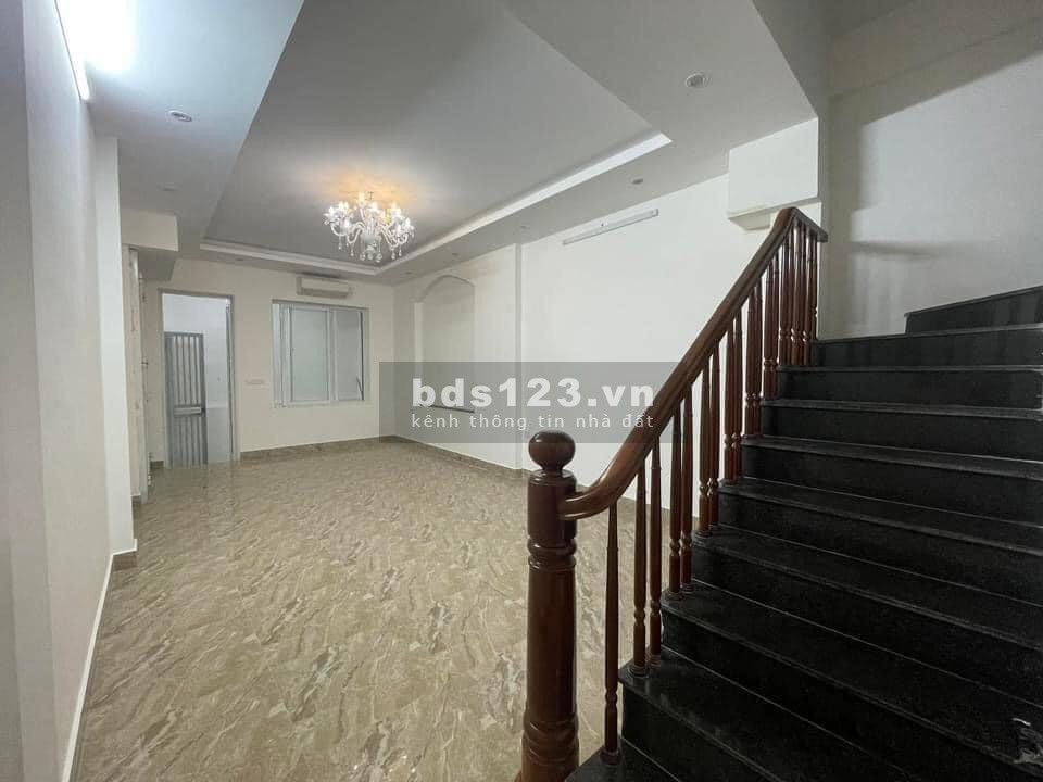 Hàng xóm Royal City, sát phố, gần phố. Nhà mới đẹp, giá chỉ >80tr/m2. Cự lộc 81m2, MT 5m, giá 5.15tỷ