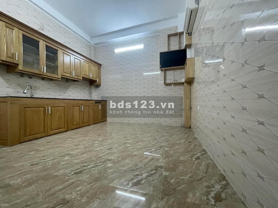 Hàng xóm Royal City, sát phố, gần phố. Nhà mới đẹp, giá chỉ >80tr/m2. Cự lộc 81m2, MT 5m, giá 5.15tỷ