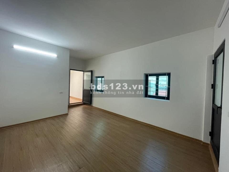 Hàng xóm Royal City, sát phố, gần phố. Nhà mới đẹp, giá chỉ >80tr/m2. Cự lộc 81m2, MT 5m, giá 5.15tỷ