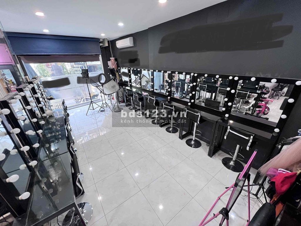 cho thuê mặt bằng P12 Quận 10 ngang 8m chỉ 20tr