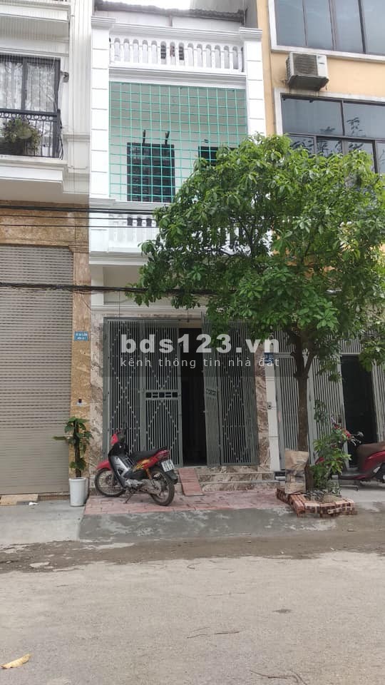Chính chủ cho thuê nhà nguyên căn 3 tầng mặt công viên Đền Lừ