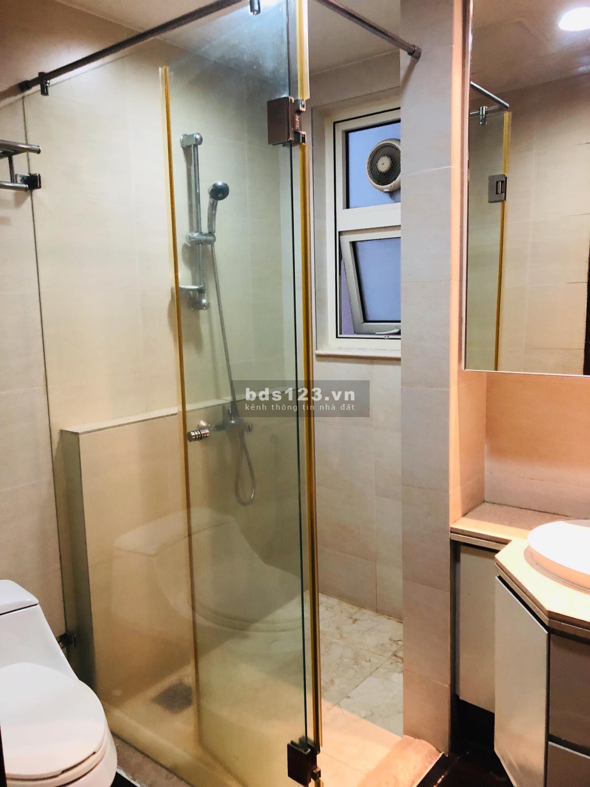 Cho thuê căn hộ view thành phố 140m2, 3PN, FULL nội thất hiện đại tại Saigon Pearl