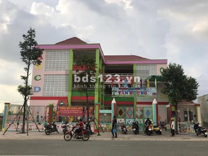 Chính chủ bán gấp lô đất 10x30m, đất thổ cư, có sổ riêng, vị trí sát trung tâm hành chính Mỹ Phước