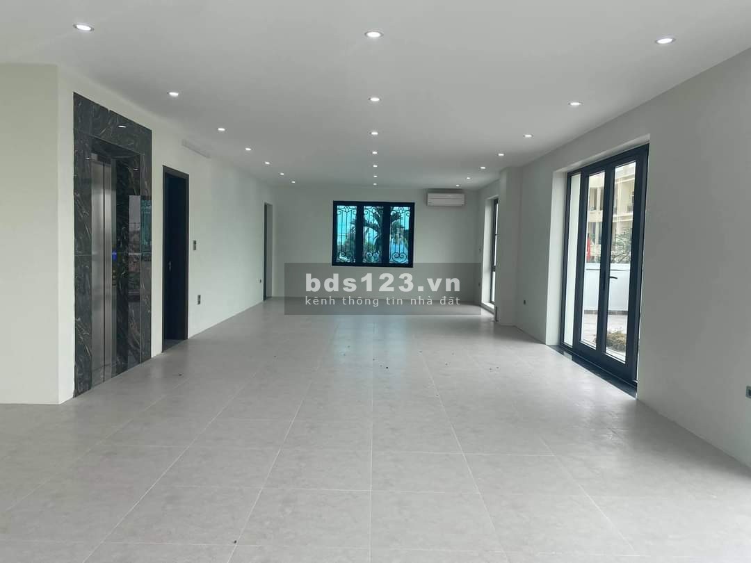 Chính chủ cần cho thuê Tầng 3 làm văn phòng. LH 032.632.8528