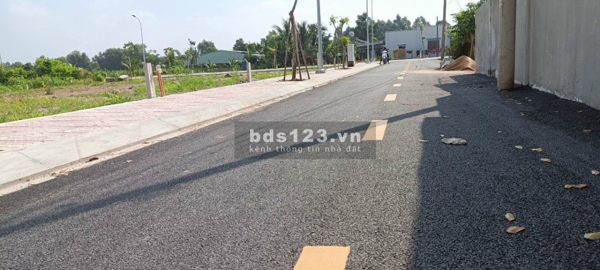 Bán đất Củ Chi sổ sẵn mặt tiền đường 409, giá rẻ, mua bán sang tên ngay.