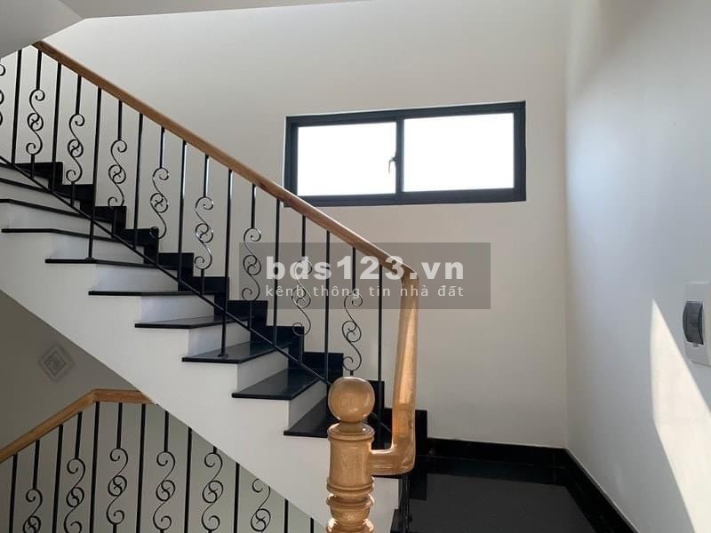 Bán nhà hẻm xe hơi Lê Văn Việt, 80m2, 4pn giá 5,7 tỷ ngay chợ Tăng Nhơn Phú A