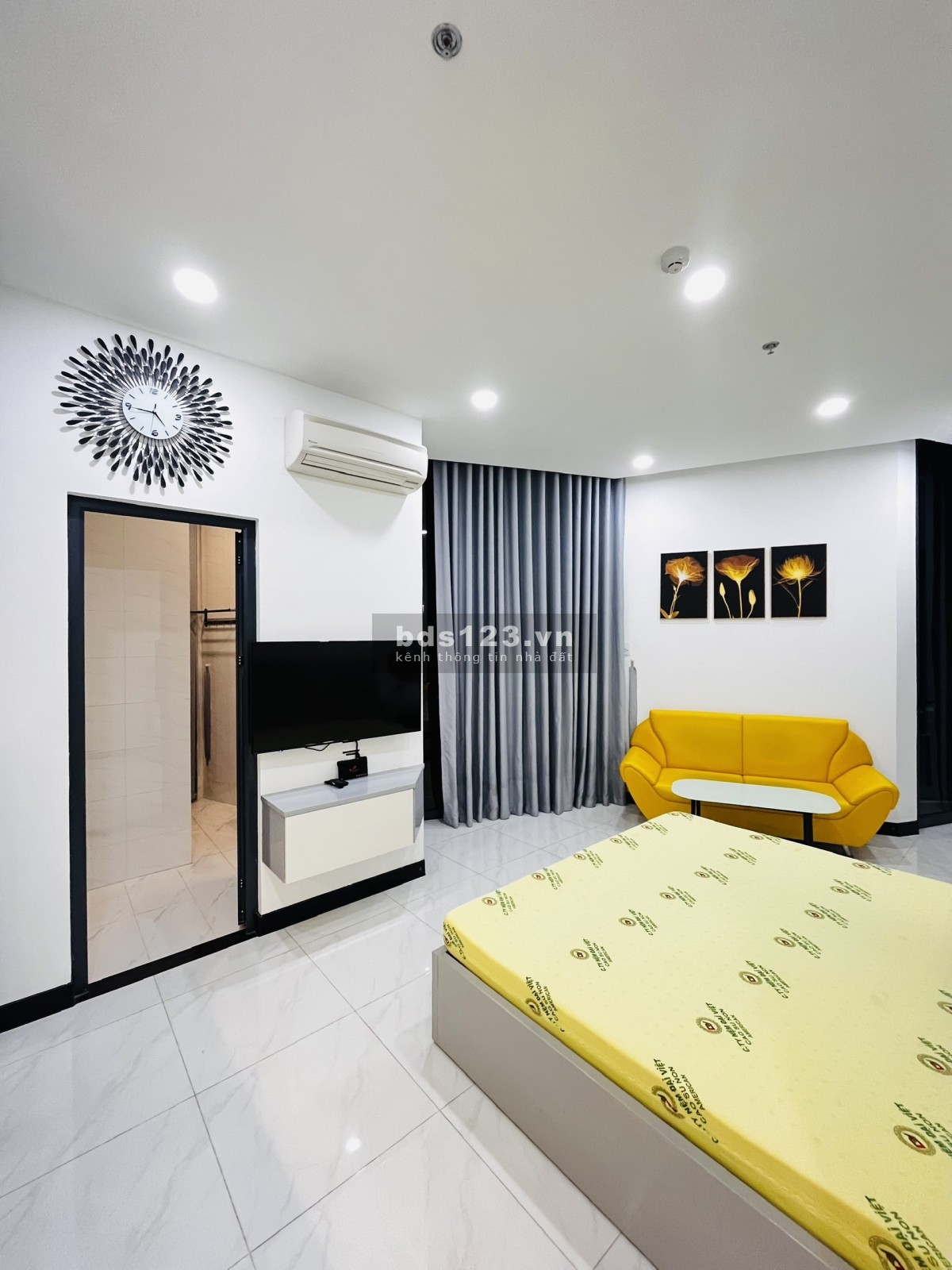 Cho thuê phòng trọ Nguyễn Thị Thập, Quận 7 full nội thất, ban công