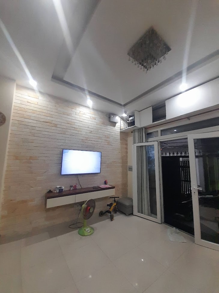 Nhà Âu Cơ , vòng xoay Lê Đại Hành, dt 48m2 chỉ 4,7 tỷ thương lượng
