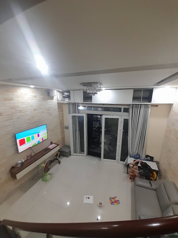 Nhà Âu Cơ , vòng xoay Lê Đại Hành, dt 48m2 chỉ 4,7 tỷ thương lượng