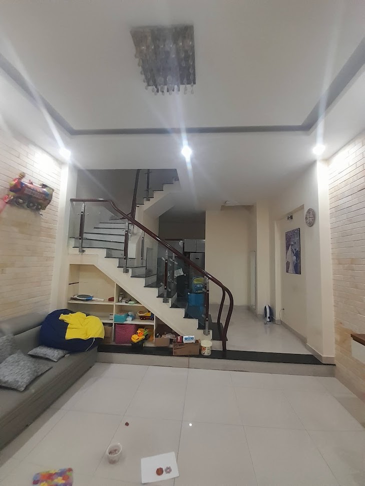 Nhà Âu Cơ , vòng xoay Lê Đại Hành, dt 48m2 chỉ 4,7 tỷ thương lượng