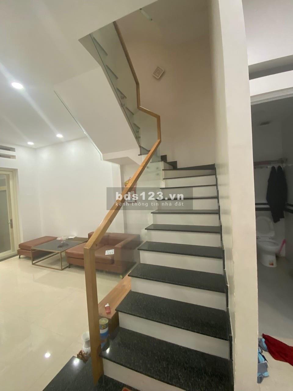 Bán nhà mới diện tích 54m2 chỉ gần 7 tỷ , gần KDC Vạn Phúc, lh:0589233097