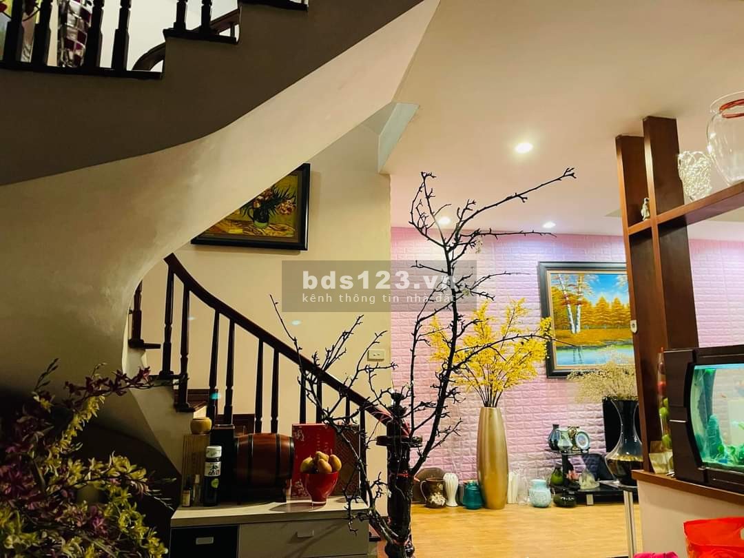 Bán nhà riêng lô góc Cầu Giấy phố Dương Quảng Hàm dt 80m, 4T, Mt 8m, 12 tỷ Gaza 7 chỗ kdoanh an sinh