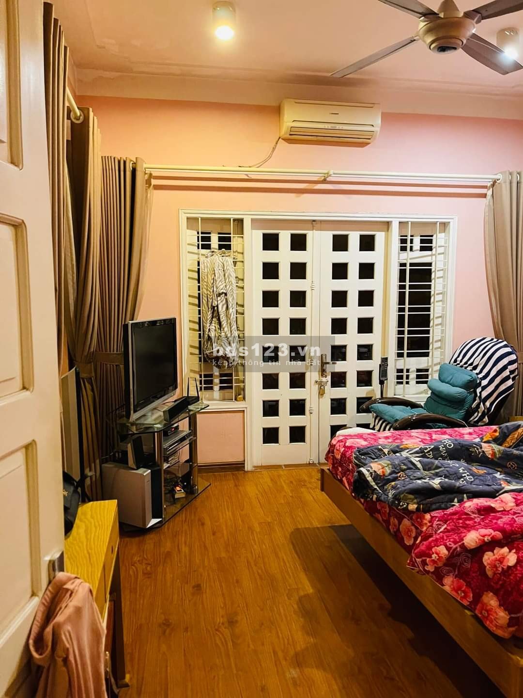 Bán nhà riêng lô góc Cầu Giấy phố Dương Quảng Hàm dt 80m, 4T, Mt 8m, 12 tỷ Gaza 7 chỗ kdoanh an sinh