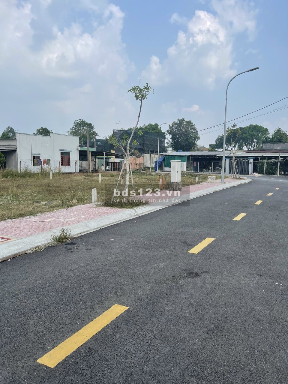 Bán gấp nền đất ngay xã Phước Vĩnh Long, đường HL2, giá chỉ 17tr/m2 sổ sẵn, mua bán ngay