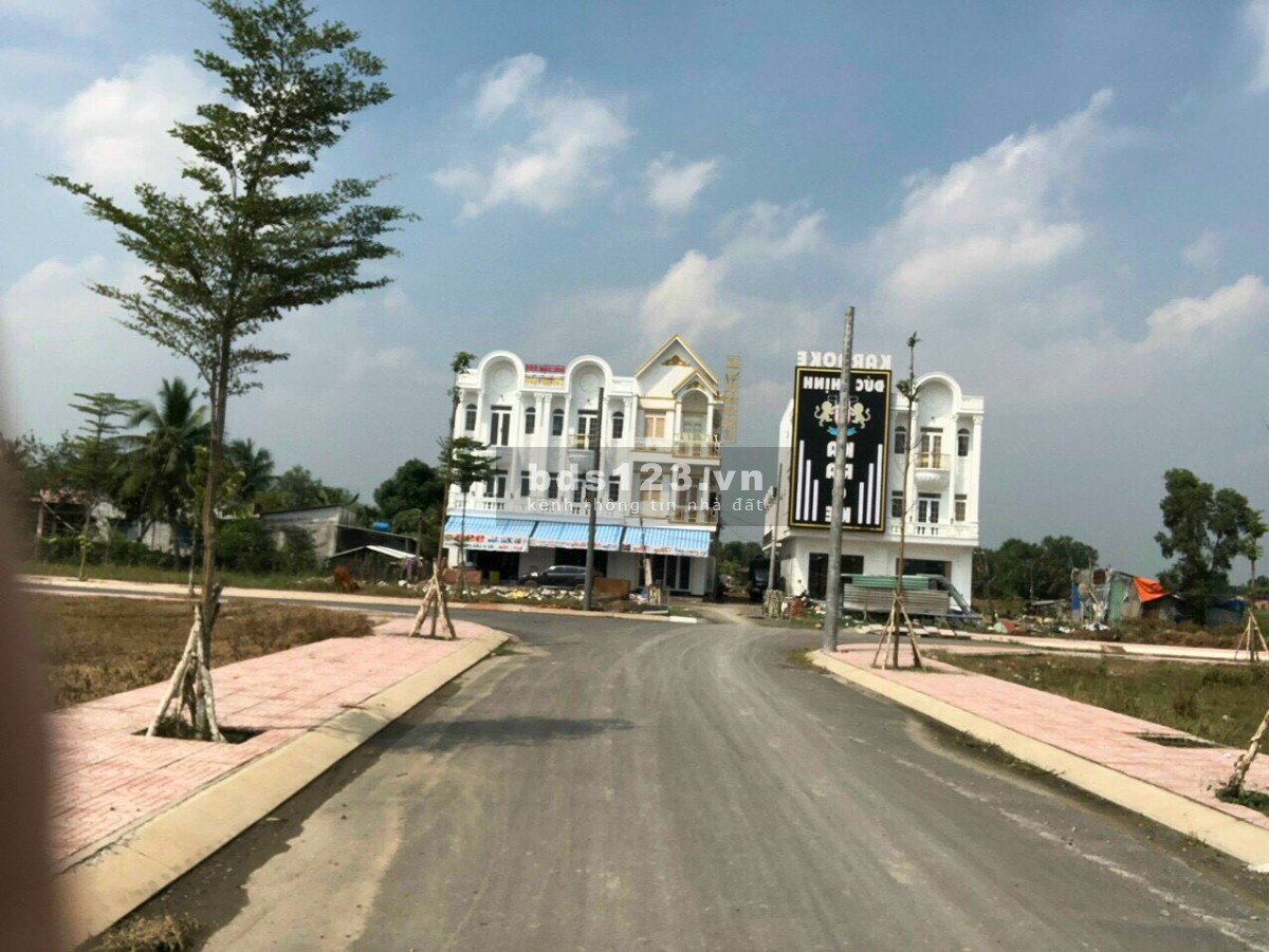 Bán nền đất chính chủ, sổ sẵn ngay kdc Long Cang, cách chợ chỉ 500m, giá rẻ