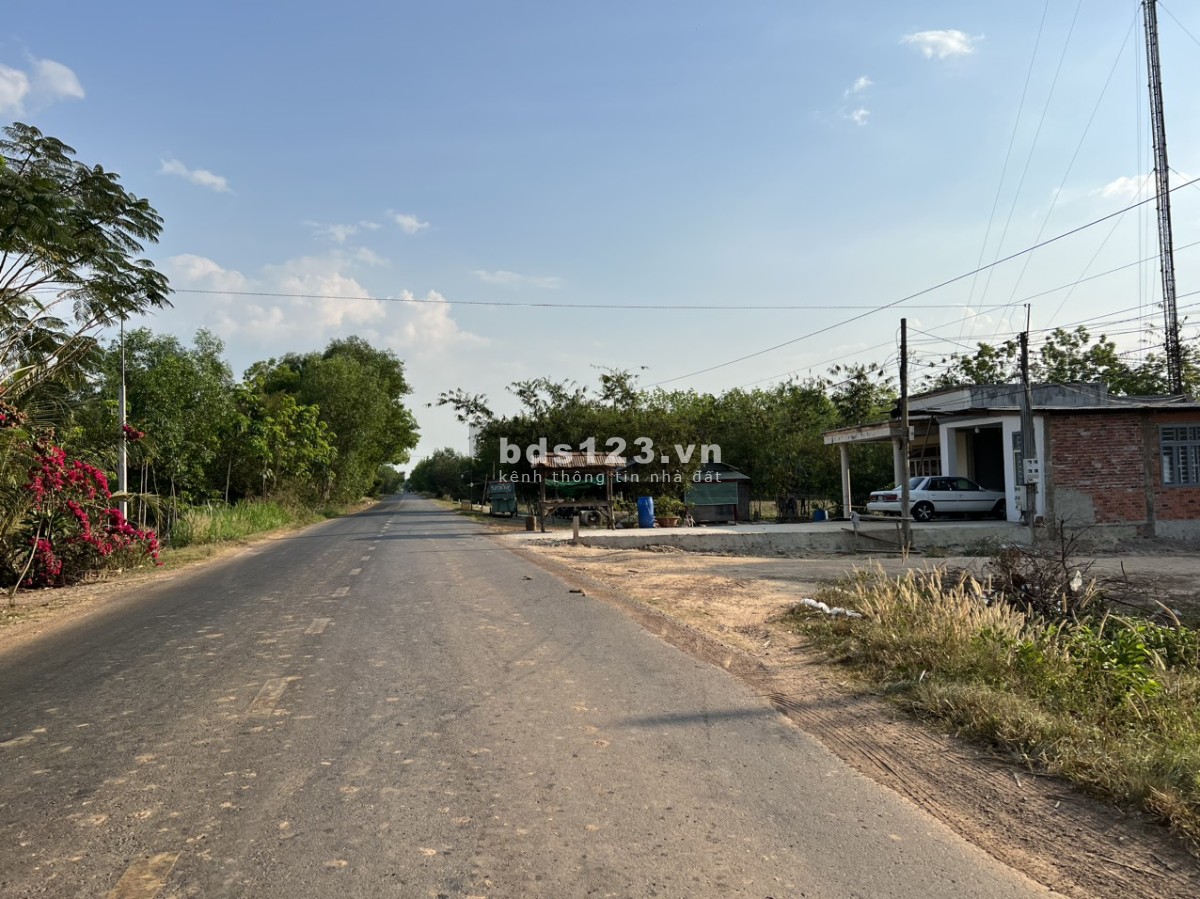 Bán lô đất diện tích 1000m giá 350 triệu shr cách đường ĐT 788 50m