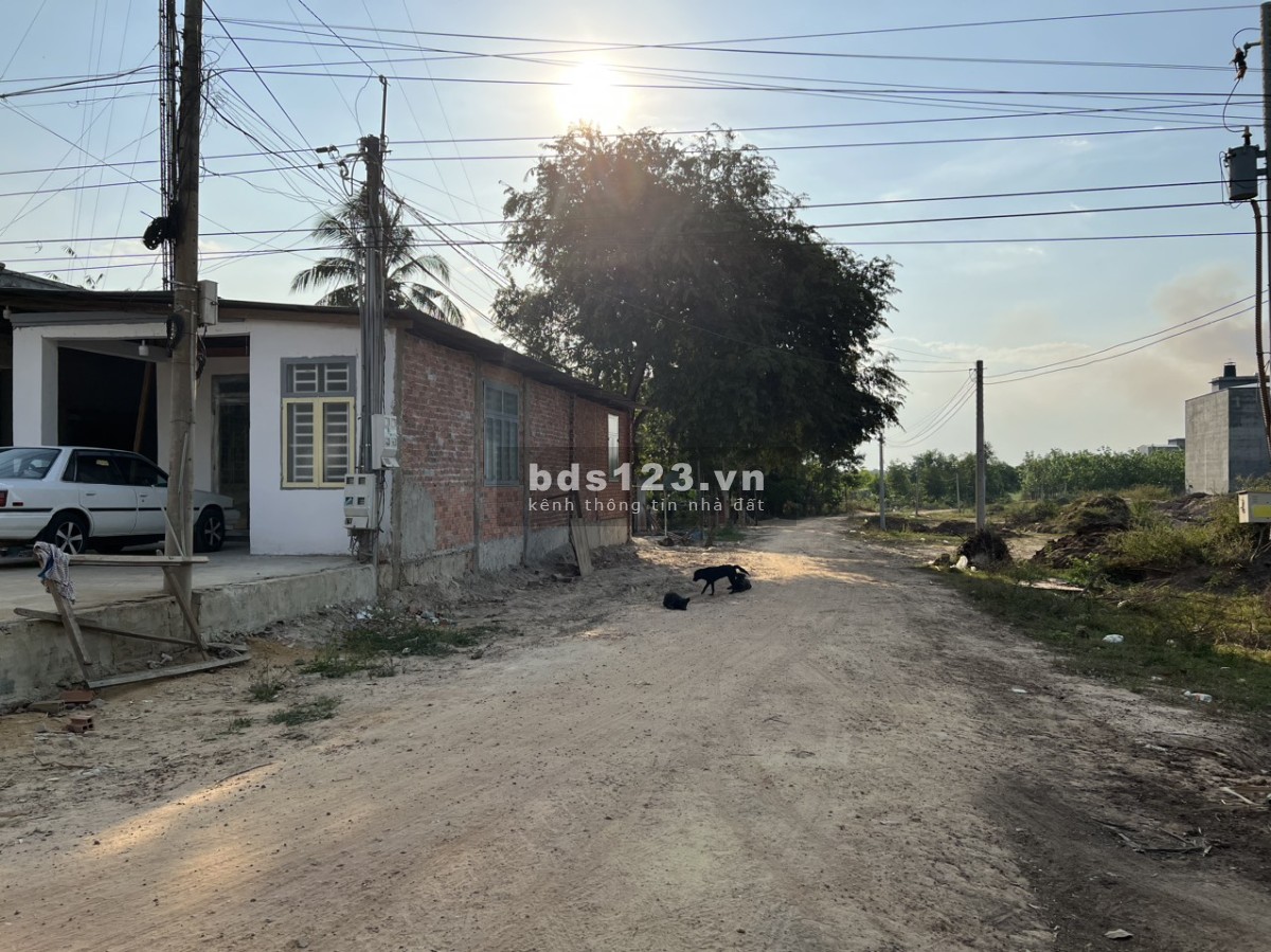 Bán lô đất diện tích 1000m giá 350 triệu shr cách đường ĐT 788 50m