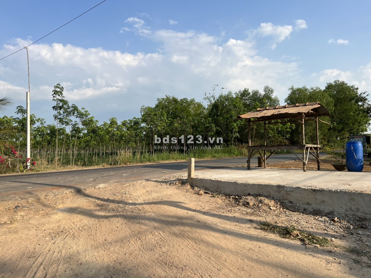 Bán lô đất diện tích 1000m giá 350 triệu shr cách đường ĐT 788 50m