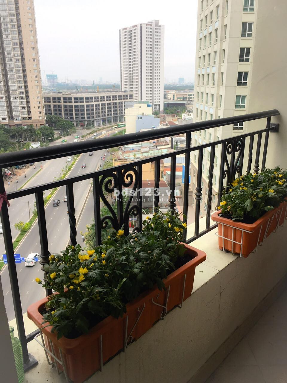 Hot !!! Cho thuê căn hộ 2PN view thành phố, full nội thất tại The Manor