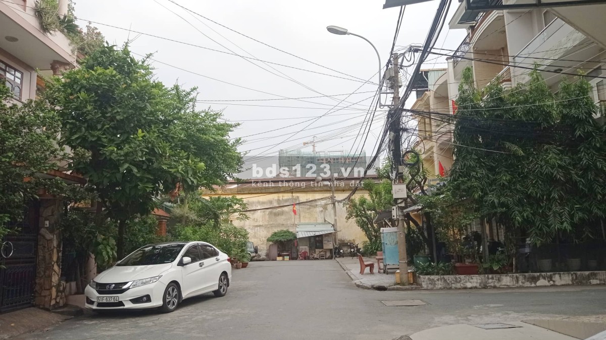Bán nhà mặt tiền Bến Bình Đông, Quận 8 - Hẻm thông - 2 tầng ở ngay 3.5 tỷ